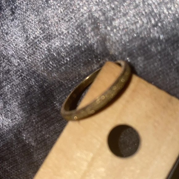 Vintage brushed gold  tone faux diamonds ring Sz 8 - Picture 7 of 12